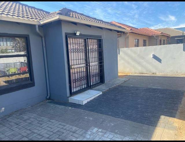 3 BEDROOM PROPERTY TO RENT IN BLUE HILLS COUNTRY ESTATE